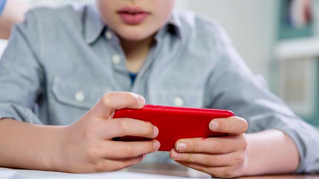 İtalya’da çocukların cep telefonu ve sosyal medya kullanımının yasaklanması tartışılıyor