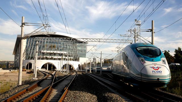 İstanbul-Sivas YHT hattı ile 4,5 ayda 200 binden fazla yolcu taşındı