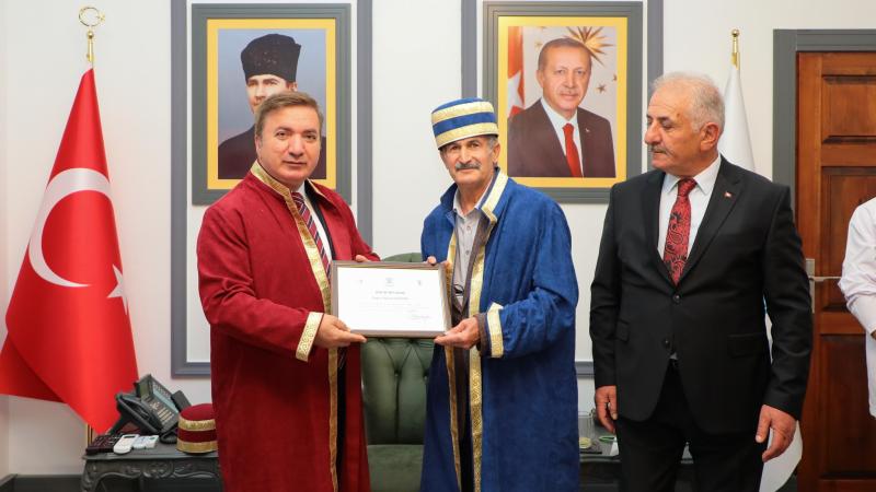 Erzincan’da 49 yıllık elektrikçi “Yılın Ahisi” seçildi