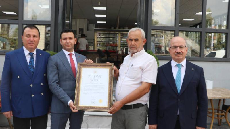 Kahramanmaraş’ta bir esnafa “ahi esnaf beratı” verildi