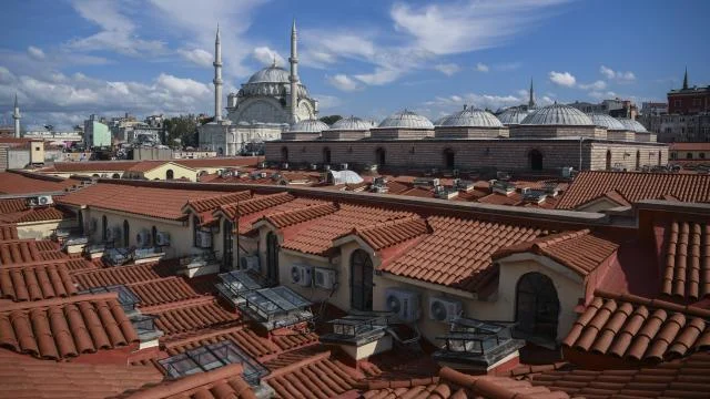 Turistler İstanbul’u Kapalıçarşı’nın yenilenen çatısından görüyor