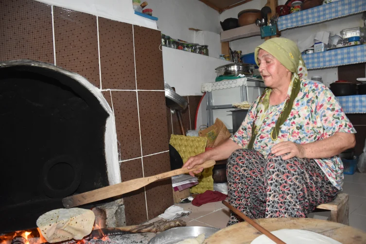 Gümüşhane’de kadınların kışlık yiyecek mesaisi başladı