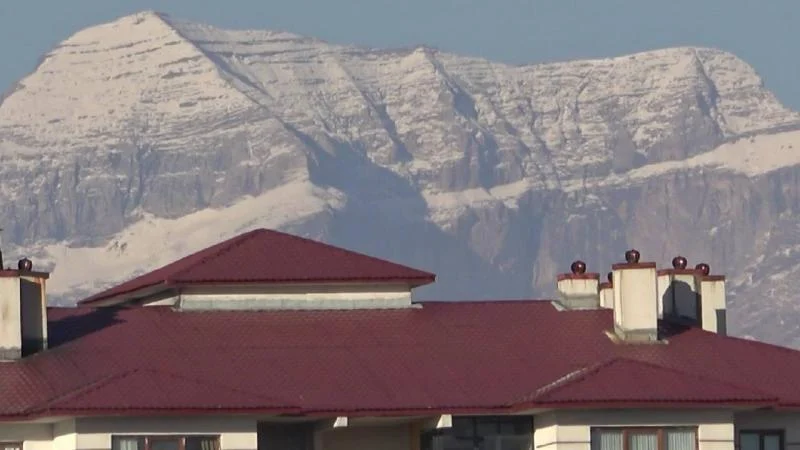 Türkiye’nin 2. zirvesine mevsimin ilk karı düştü