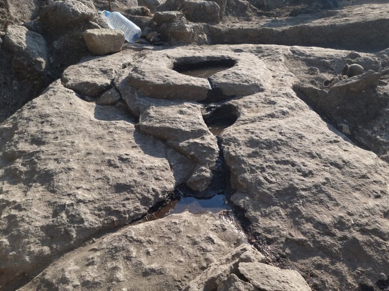 Antik Trakya Kenti Perperikon’da Keşfedilen Kan Kurbanları ve Kehanetler için kullanılan iki Sunak