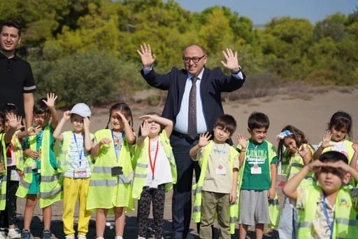 Minikler Kum Zambaklarını Koruma Altına Aldı