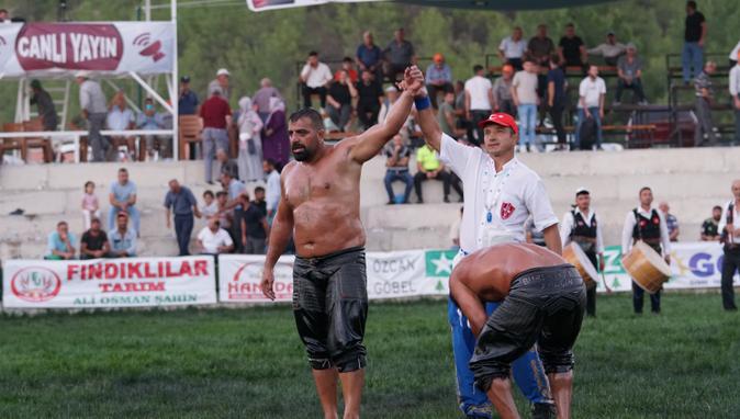 Osmancık’ta başpehlivan Ünal Karaman oldu