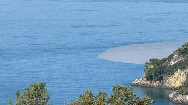 Bartın’da denizin rengi kahverengiye dönüştü