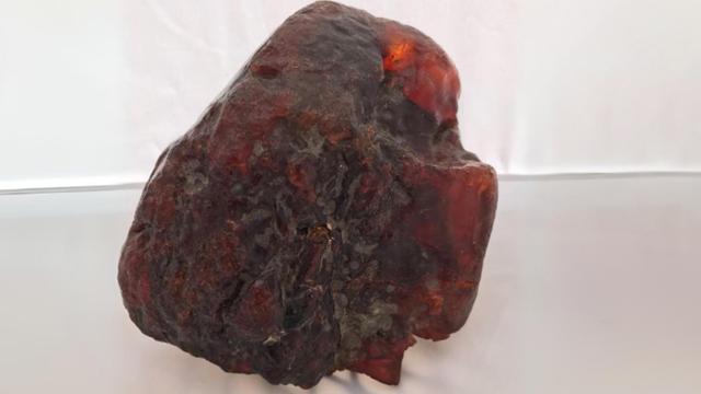 Kapı durdurucu olarak kullanılan taşın değerinin 1 milyon dolardan fazla olduğu ortaya çıktı