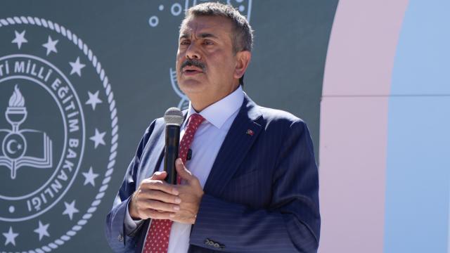 Bakan Tekin: Aileler sürecin içinde olursa eğitim öğretim sistemi daha başarılı olur