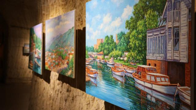 10 sanatçı Kapadokya’da resim sergisi açtı