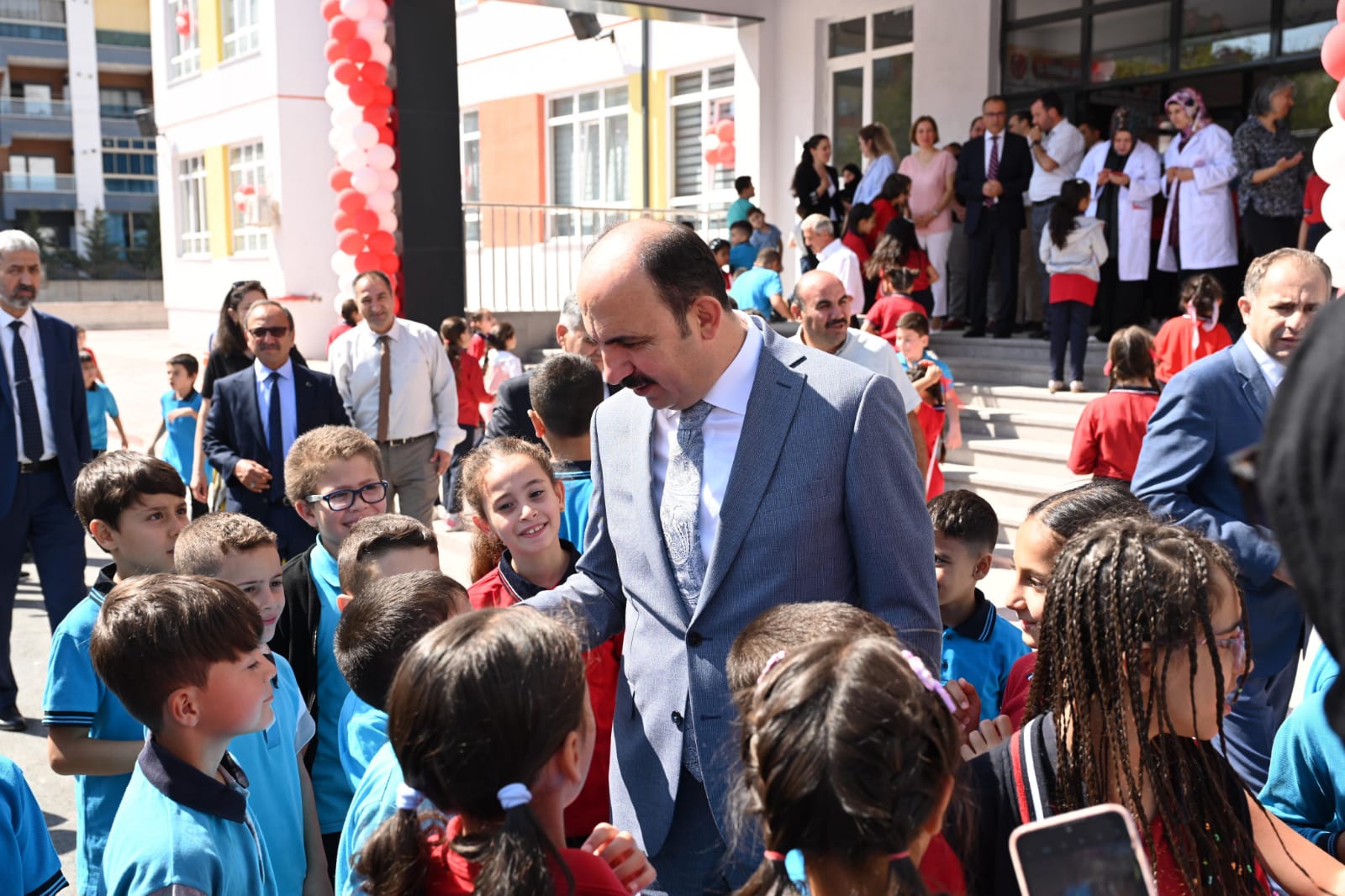 Başkan Altay Eğitim-Öğretim Yılının ilk gününde öğrencilerin heyecanına ortak oldu
