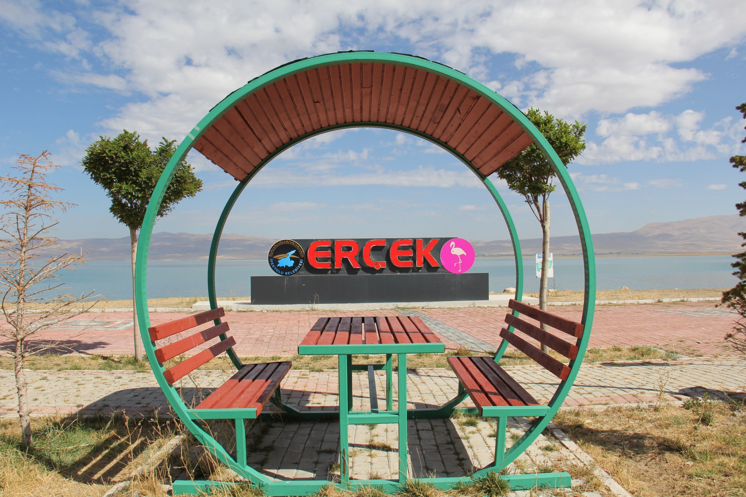 Erçek Gölü Ve Flamingo Parkı