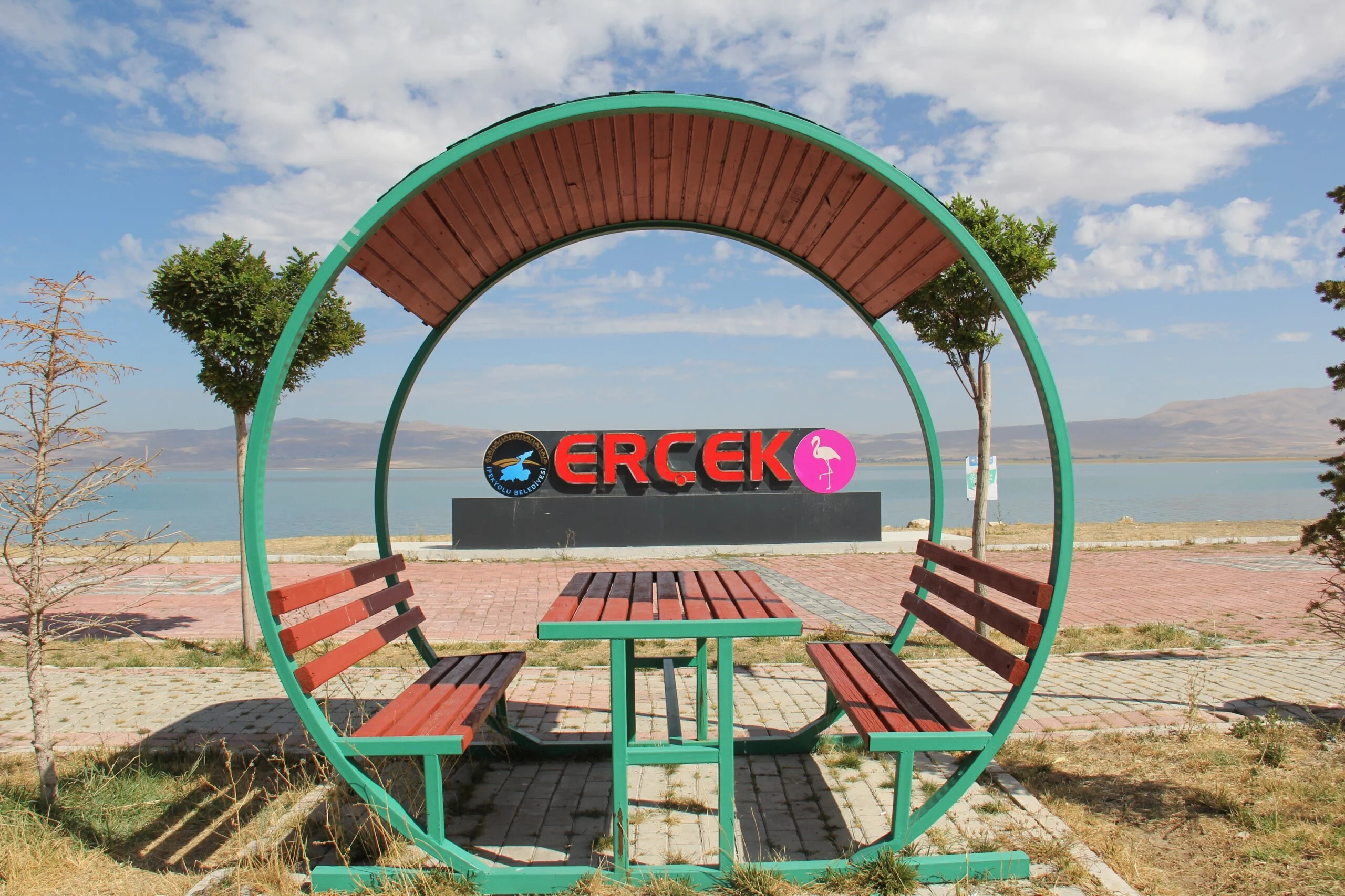 Erçek Gölü Ve Flamingo Parkı