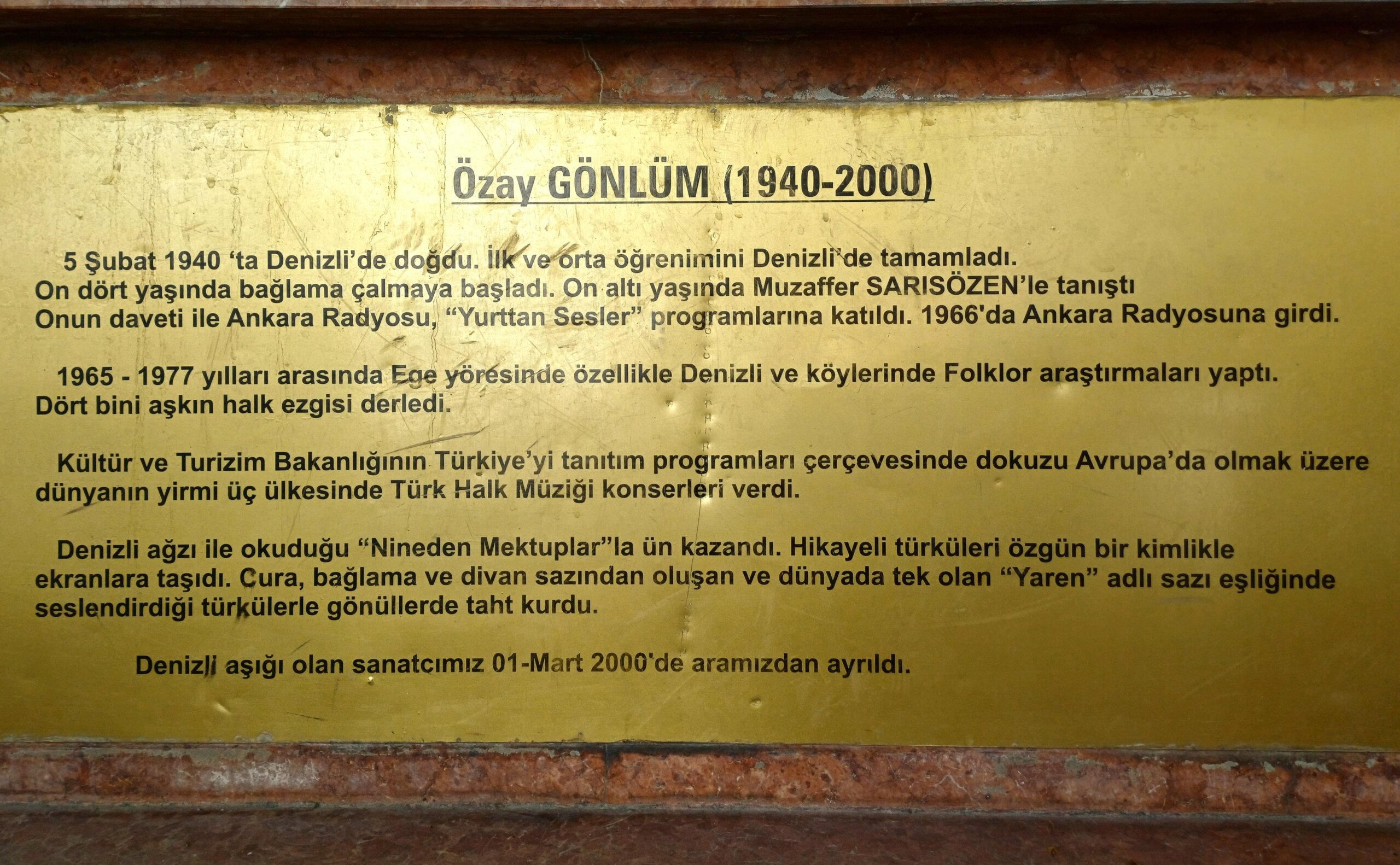 Fıkralarıyla Süslediği Türkülerle İçimizi Isıtan Sanatçı: Özay Gönlüm