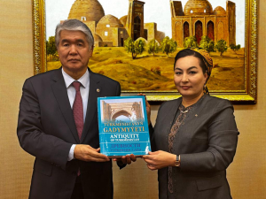 TÜRKSOY Heyeti’nden,Türkmenistan’da ziyaret