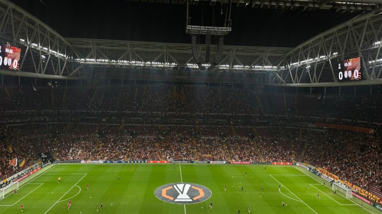 PAOK taraftarının tezahüratlarına karşılık İzmir Marşı