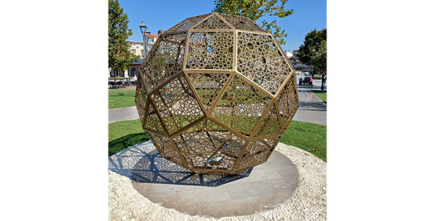 Karesi Şemse Anıtı