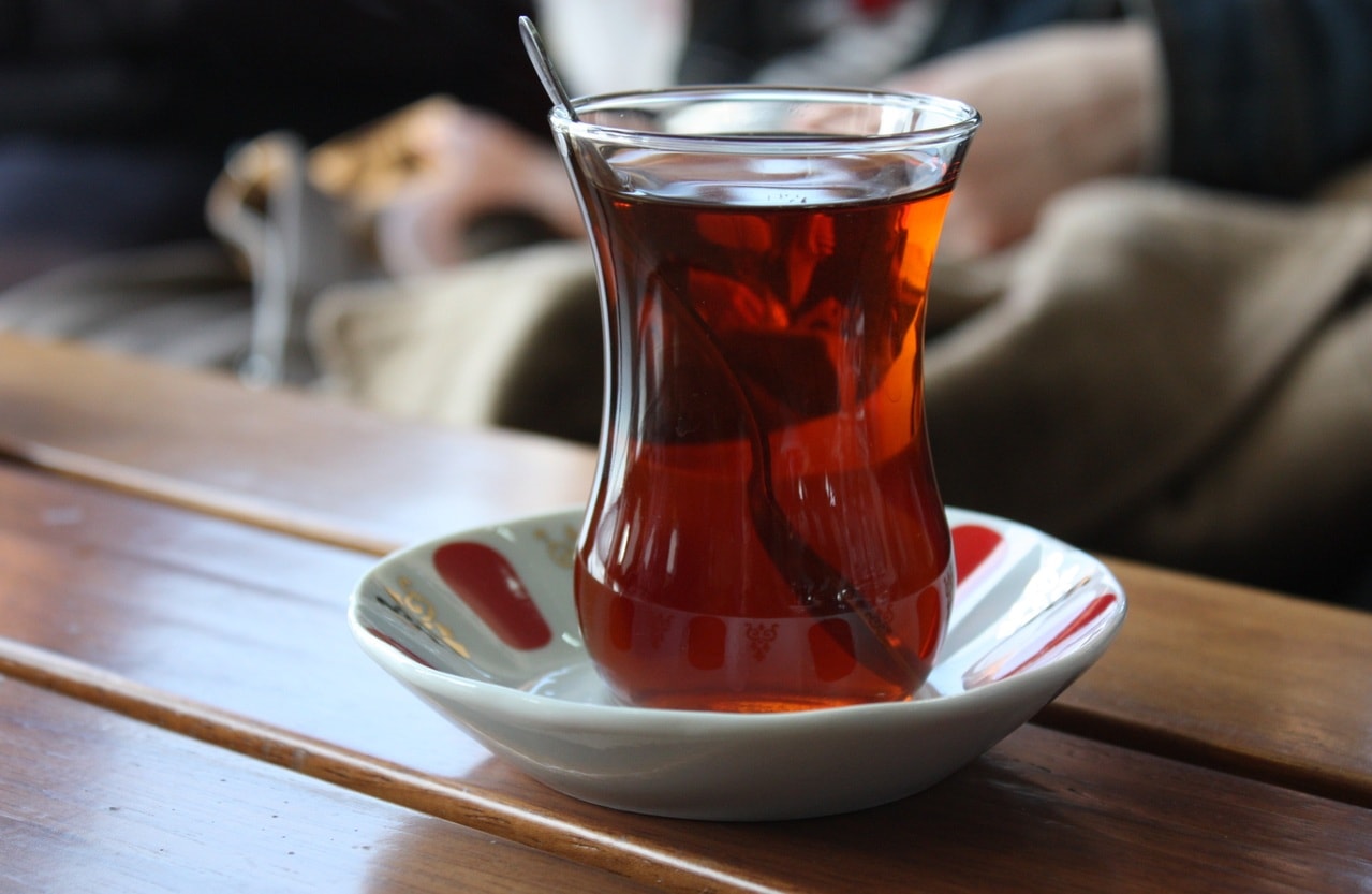 Tavsiyeleriyle çok konuşulan Prof. Dr. Canan Karatay açıkladı: Bol bol çay içebilirsiniz. Çay dinç tutar