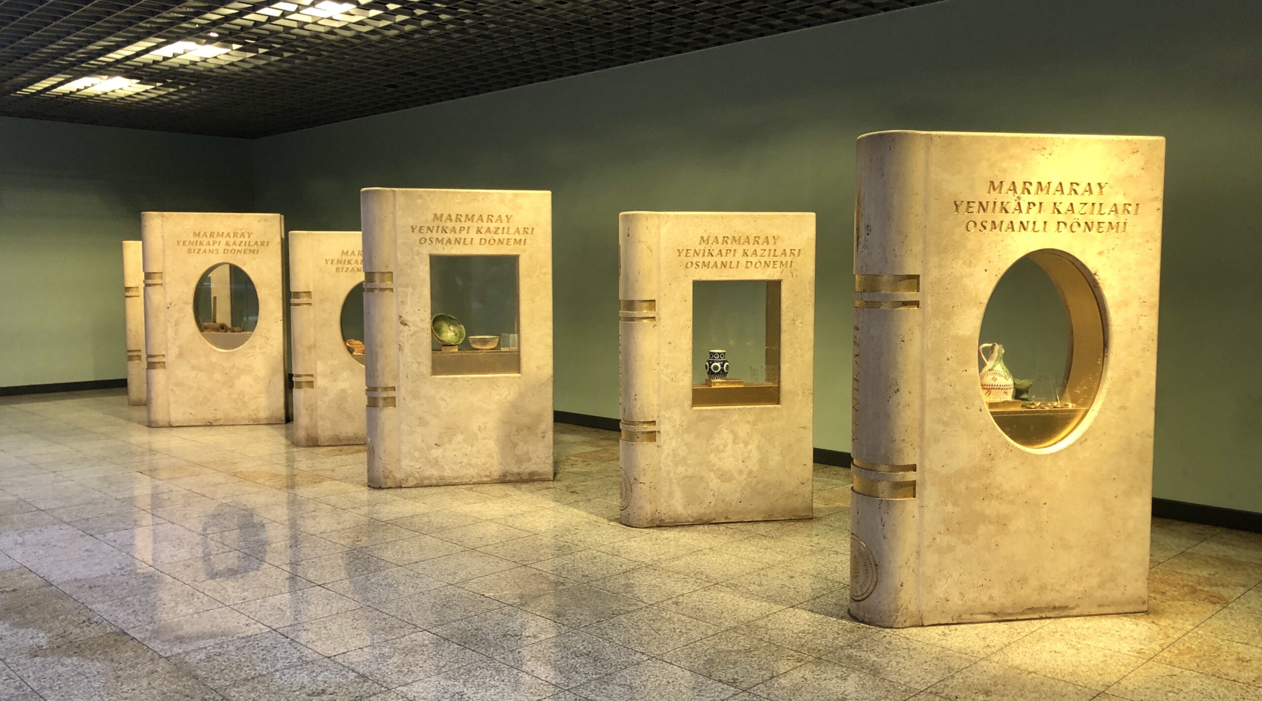 Medeniyetleri Simgeleyen Buluntuların Replikaları Yenikapı Marmaray İstasyonunda Sergileniyor