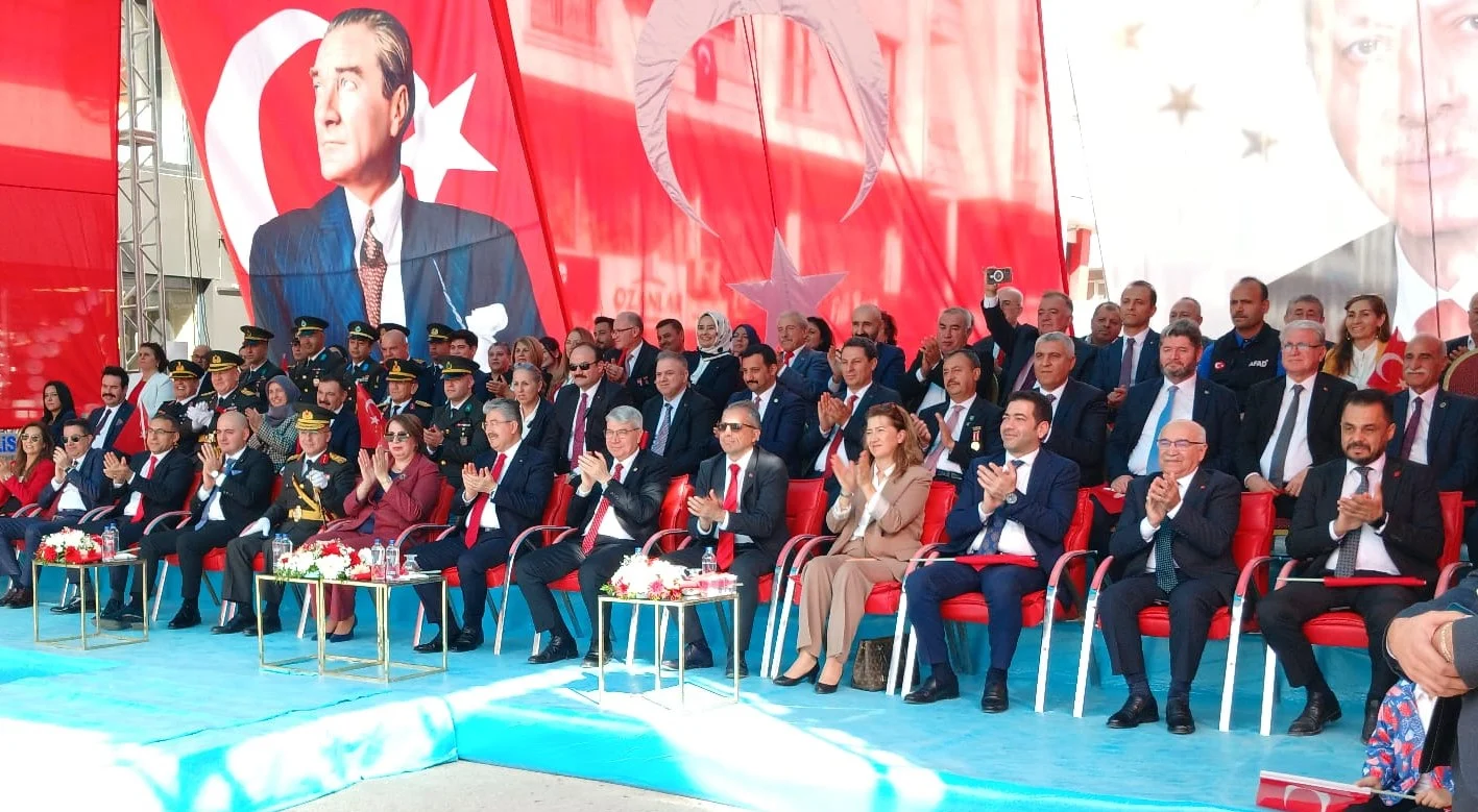 Cumhuriyet Türk Milletinin Yeniden Dirilişinin Adıdır