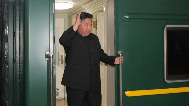 Kuzey Kore lideri Kim, askerlerden Güney Kore’yi “düşman devlet” olarak görmelerini istedi
