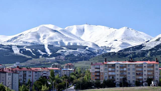 Palandöken’de termometreler eksi 10 dereceyi gördü