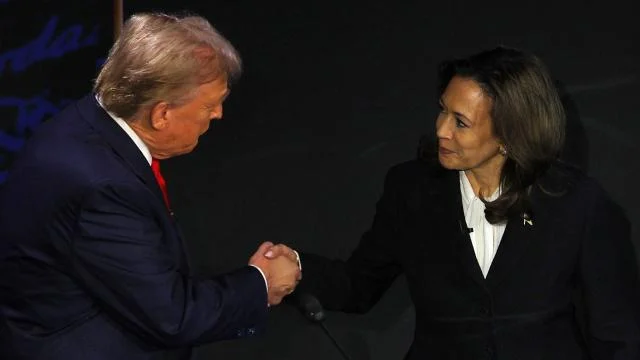 ABD’de yapılan son ankette Trump ile Harris yüzde 48 oy oranı ile eşit çıktı