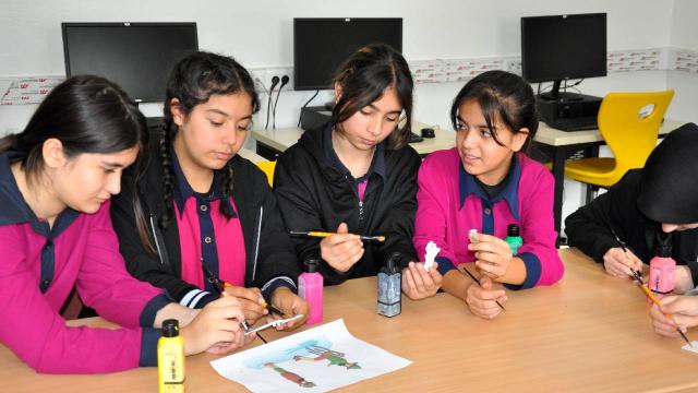 Eskişehir’de üç boyutlu karikatür tasarlayan ortaokul öğrencileri Türkiye birincisi oldu