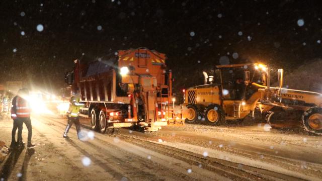 Kop Dağı’nda ulaşıma kar engeli