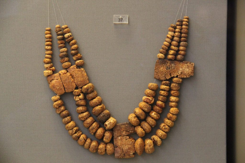 Mikenler Kehribarı Güneşin ve Sosyal Statünün Sembolü Olarak Giyerlerdi