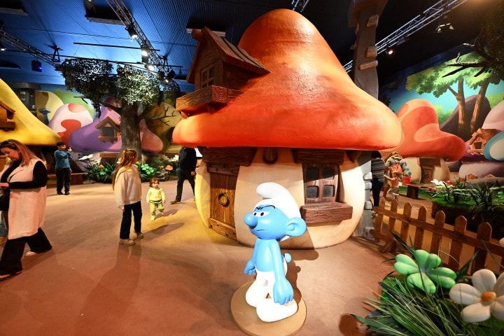 Şirinler köyü ziyarete açıldı…Masalsı bir dünya