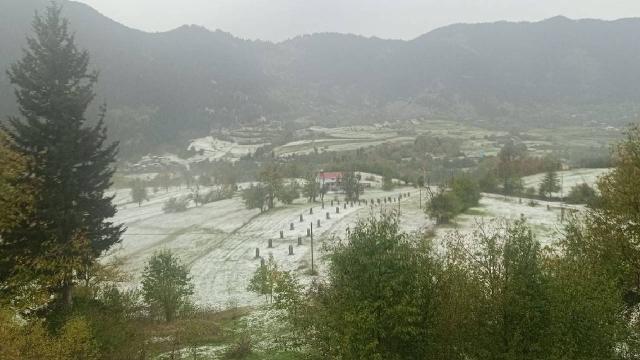 Dolu yağışı Artvin’i beyaz örtüyle kapladı