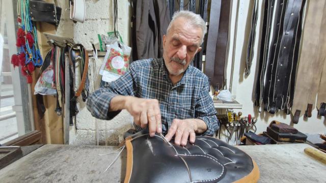 80 yıldır sürdürdüğü saraçlık mesleğini bırakmaya hazırlanıyor