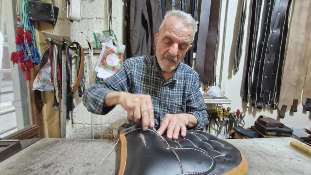 80 yıldır sürdürdüğü saraçlık mesleğini bırakmaya hazırlanıyor