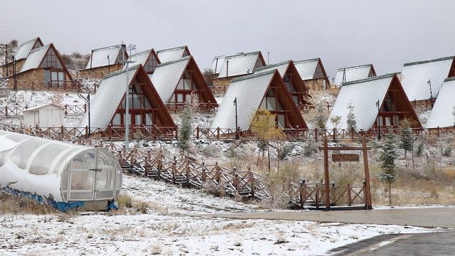 Yıldız Dağı Kayak Merkezi’ne kar yağdı