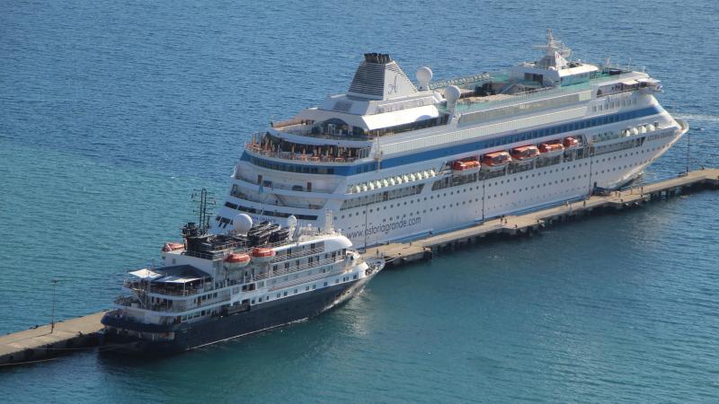 Antalya’ya iki kruvaziyerle bin 132 yolcu geldi