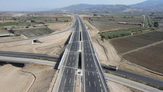 Aydın-Denizli Otoyolu trafiğe açılıyor