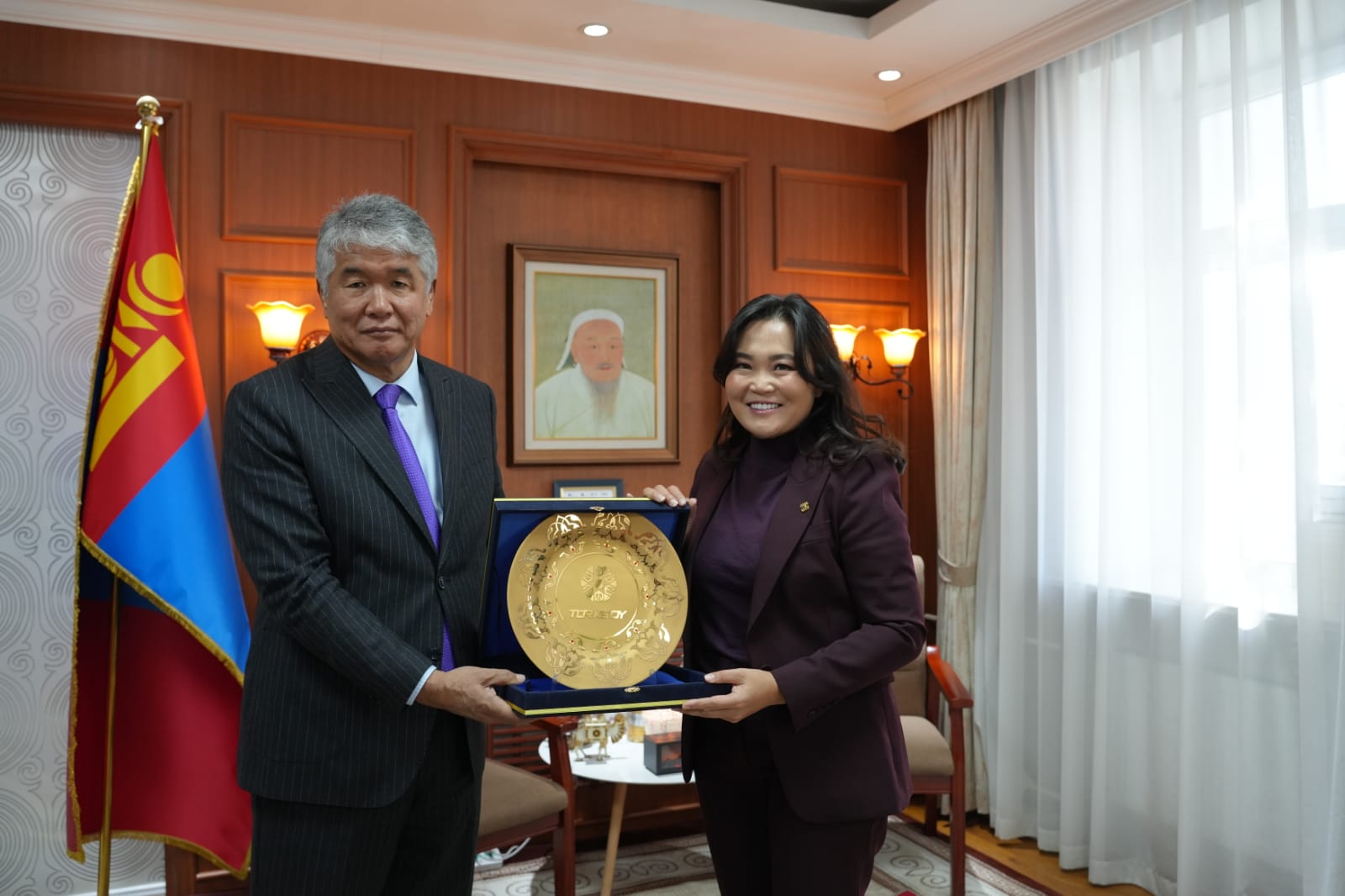 TÜRKSOY Genel Sekreteri Sultan Raev Moğolistan Kültür Bakanı Chinbat Nomin ile bir görüşme gerçekleştirdi.