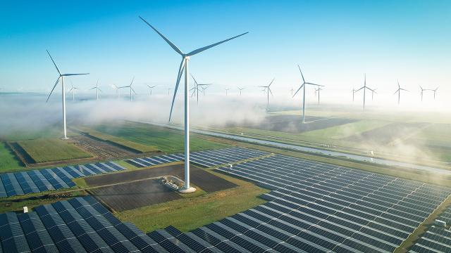 Türkiye rüzgar ve güneş enerjisinde hedef yükseltti