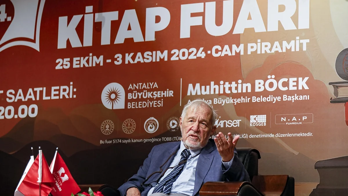 İlber Ortaylı: Ahlaksızlık diz boyu!..