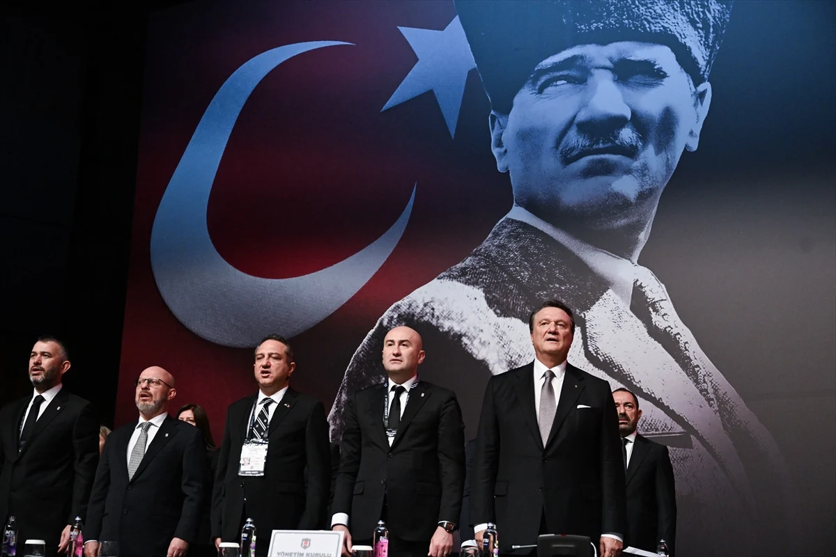 Arat, “Kulüpte paralel yapılar kurup, para kazanma derdine düşmüşler.”