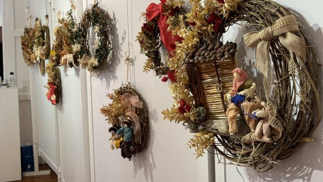 Mısır yaprağından süs eşyaları yapan öğretmen sergi açtı