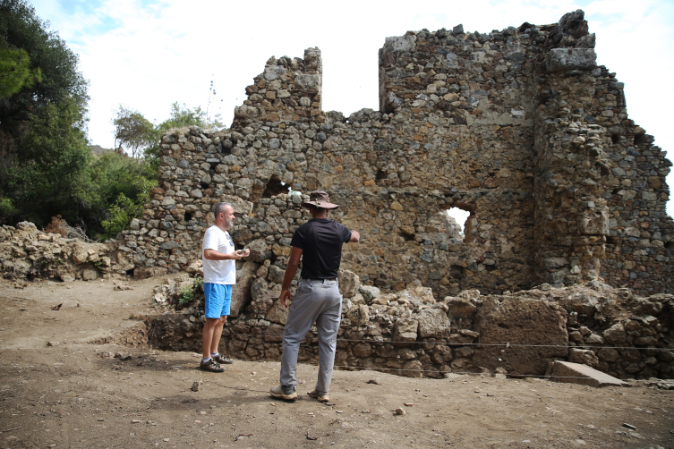 Syedra Antik Kenti’ndeki tiyatro gün yüzüne çıkarılıyor