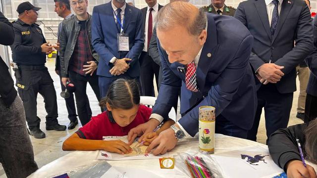 Isparta’da “Bilimin Işığında Parlayanlar” şenliği başladı