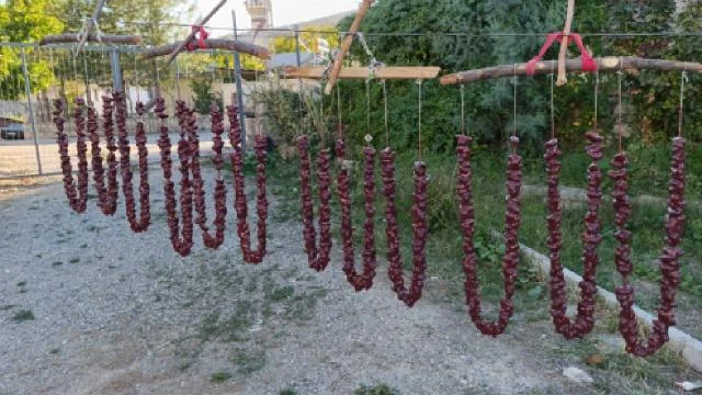 Tunceli’de köylüler yörenin geleneksel lezzeti “orcik”in yapımına başladı