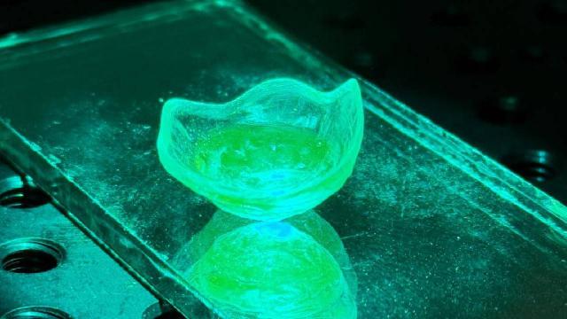 Eskişehir’de göz yüzeyi yanıklarının tedavisi için “hücre iyileştirici özellikli” kontakt lens üretildi