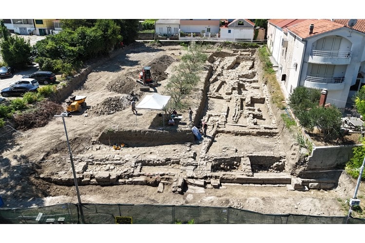 Hırvatistan’da bulunan 3.500 yıllık bir Yerleşime ve Devasa Antik Yunan Yapısına ait kalıntılar