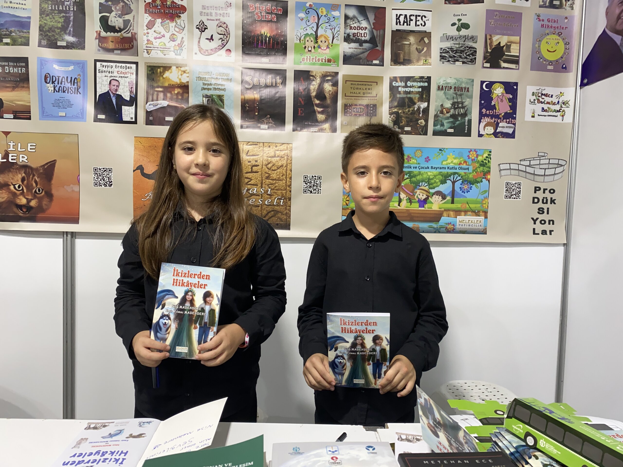 Minik Yazarlardan Tavsiye: Kötü İçerikli Kitapları Okumayın!