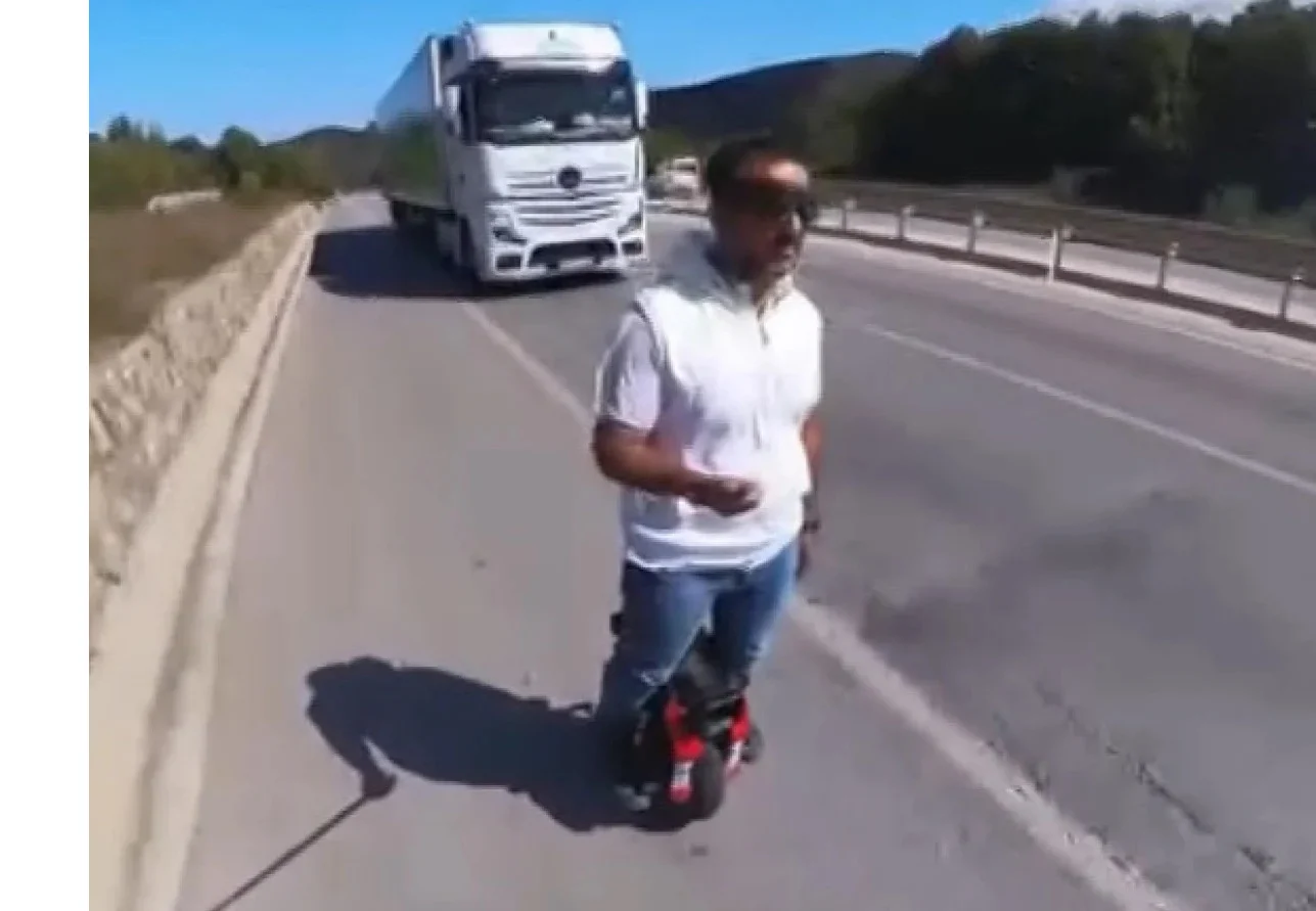 Tek teker aracıyla şehirler arası yolculukları sosyal medyada ilgi odağı oldu