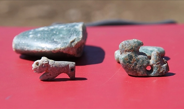 Sefertepe’de 10 Bin Yıl Öncesine Ait Süs Eşyaları Bulundu